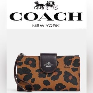 NWT Coach Phone Wallet With Leopard Print And Signature Canvas Interior